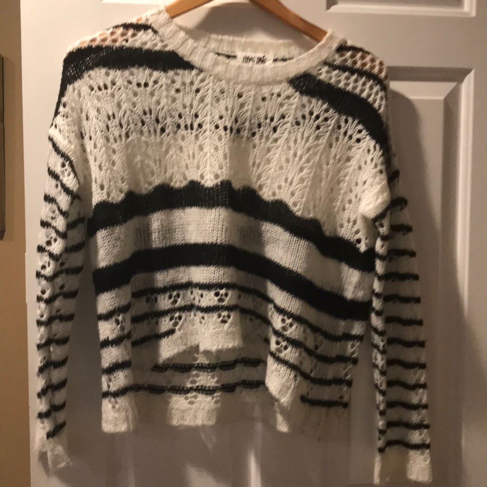 Black and white adorable sweater worn twice